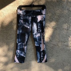 Under Armour Crop Leggings, M